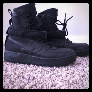 Triple Black AF1